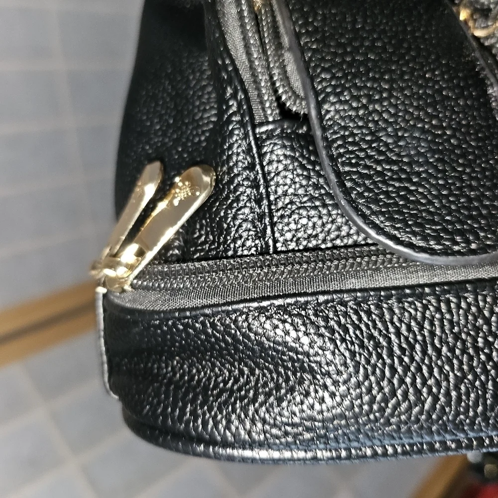 Vegan leather zip up travel bag